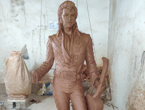 Cast bronze life size musician for garden decoration