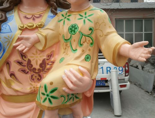 Religious fiberglass Mary holds baby Jesus statue for church usage